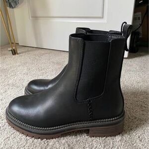 Crown Vintage Black Ankle Boots with Elastic Panels